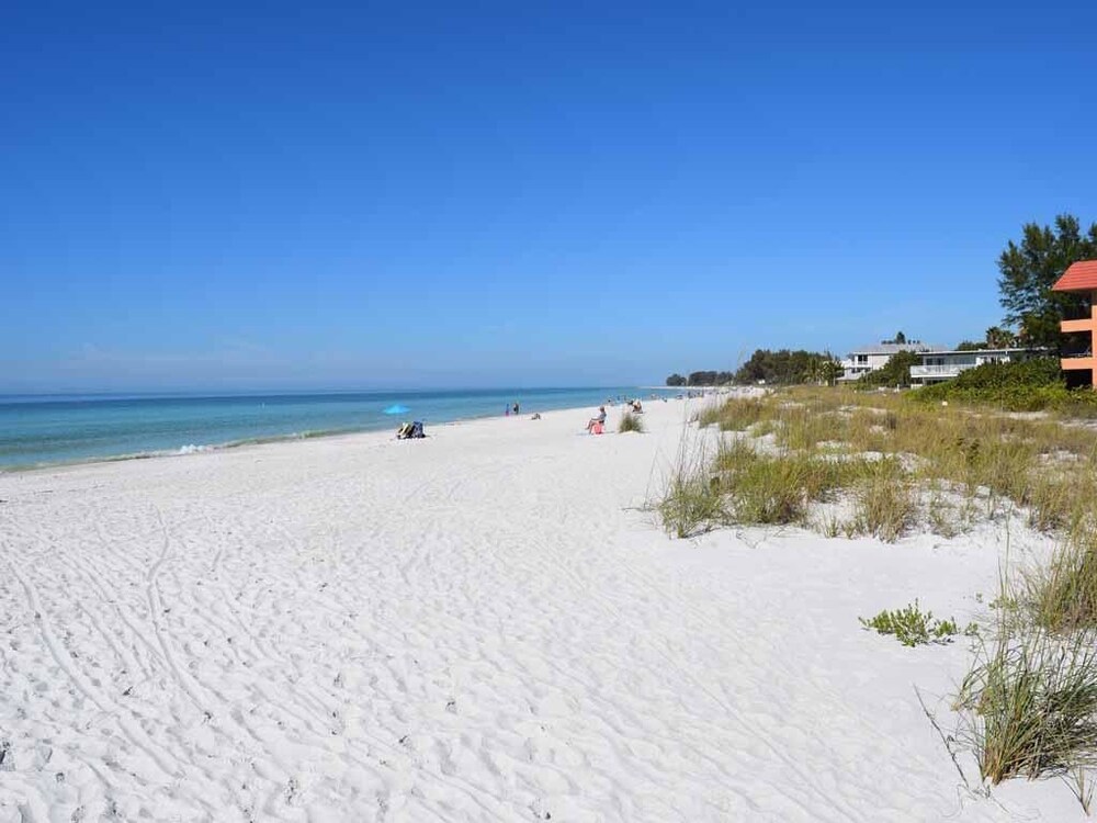 Waters Edge 102 N - last minute hotel in Holmes Beach