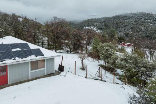 Cherry Cottage 15 min from Yosemite South Entrance — 4-Star Luxury Hotel in Oakhurst, United States