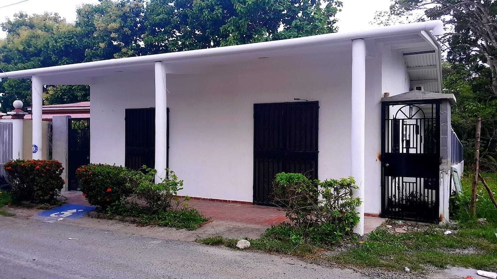 Casa Blanca — 4-Star Luxury Hotel in San Carlos, Panama
