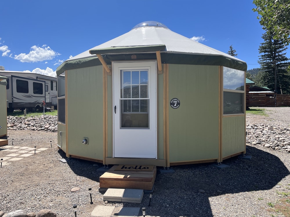 Bristlecone Yurt at Aspen Ridge Cabins — 4-Star Luxury Hotel in North Bend, United States