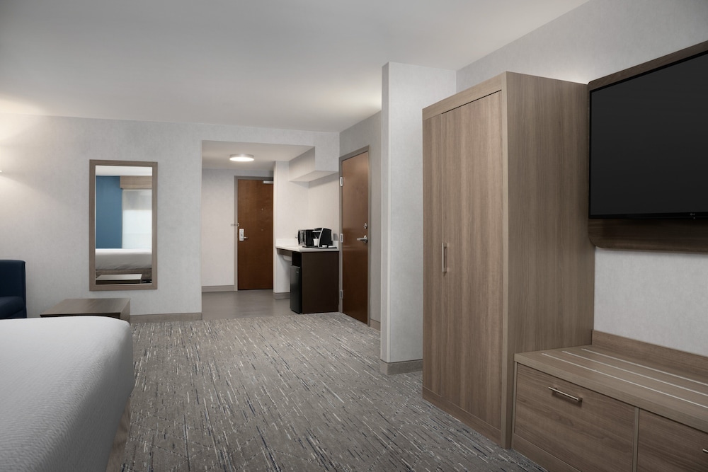 Holiday Inn Express Alexandria Fort Belvoir - photo 17