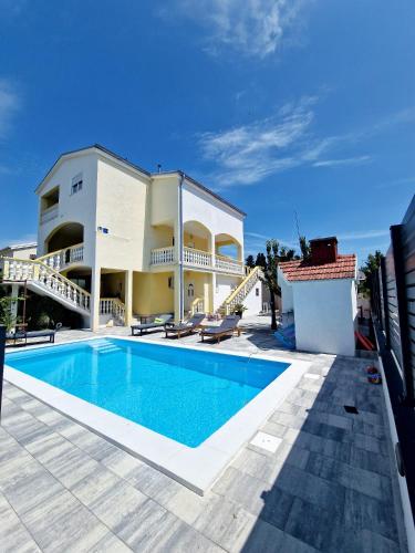 Villa Renata — 4-Star Luxury Hotel in Privlaka, Croatia