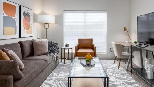 Landing Modern Apartment with Amazing Amenities — 4-Star Luxury Hotel in Columbus, United States