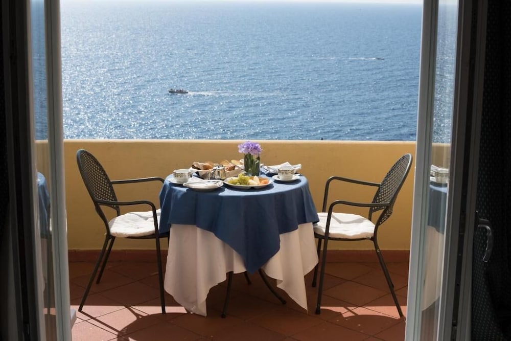 Hotel Weber Ambassador — Capri — photo 2