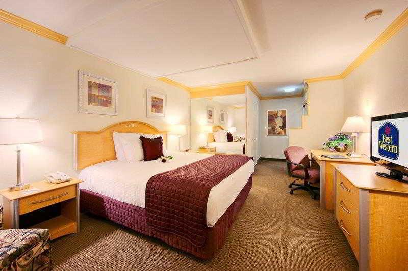 Ramada By Wyndham Fort Lauderdale Oakland Park - photo 6