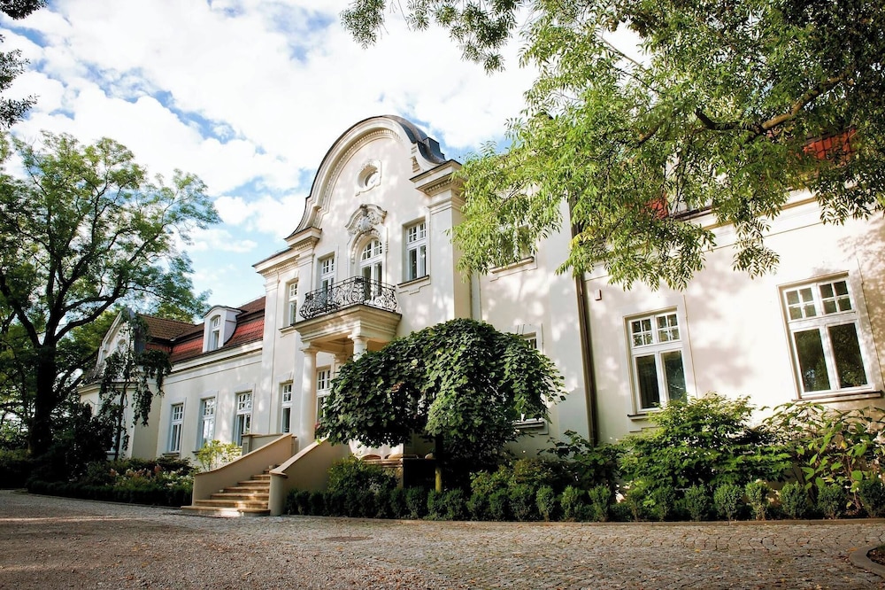 Pałac Zdunowo — hotel in Zaluski