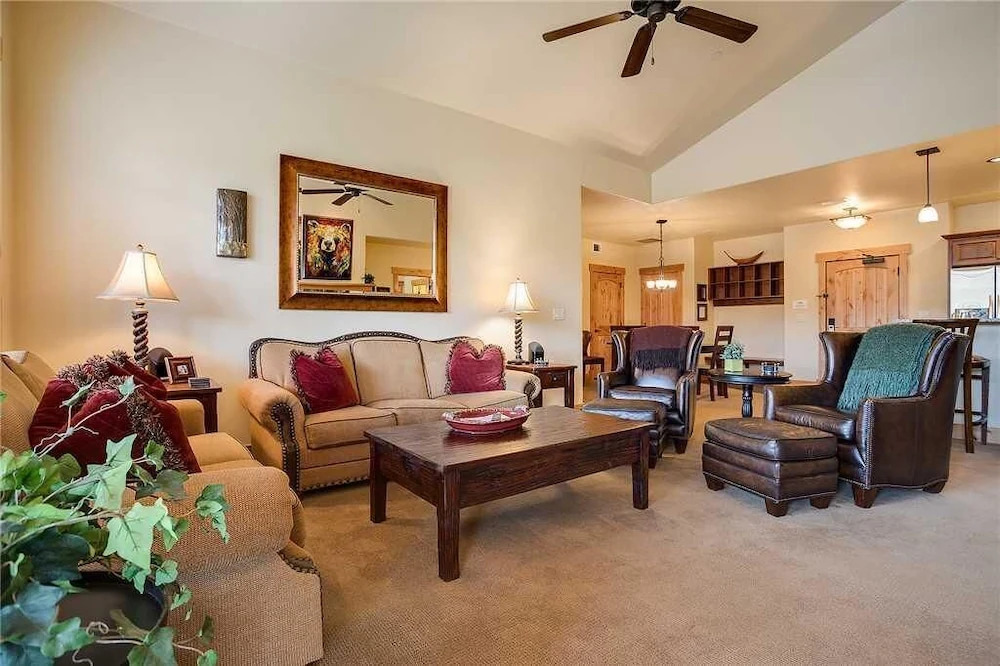 6308 Bear Lodge Trappeur's Crossing Apartment 3 — 4-Star Luxury Hotel in Steamboat Springs, United States