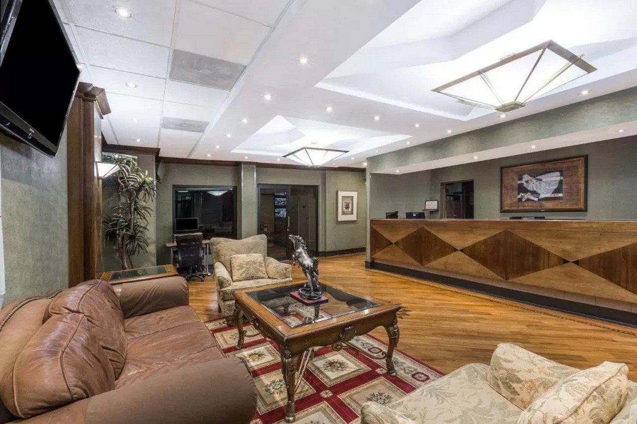 Hilltop Inn & Suites - photo 3