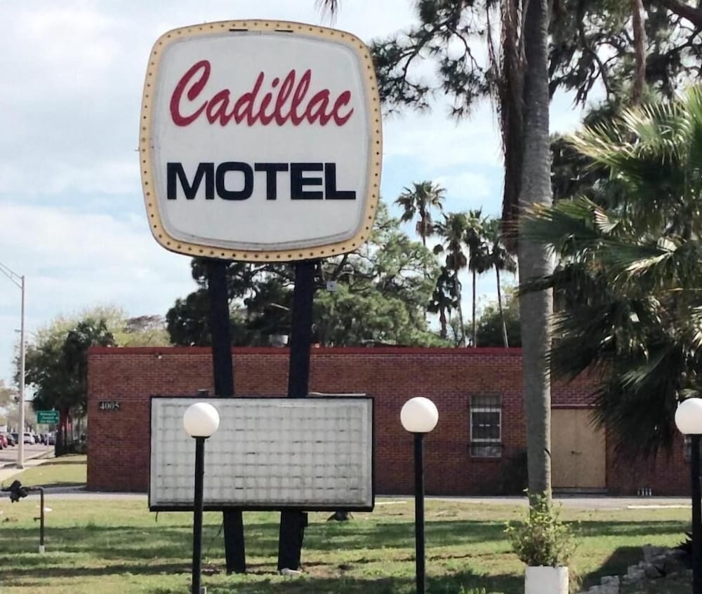 Cadillac Motel - photo 18