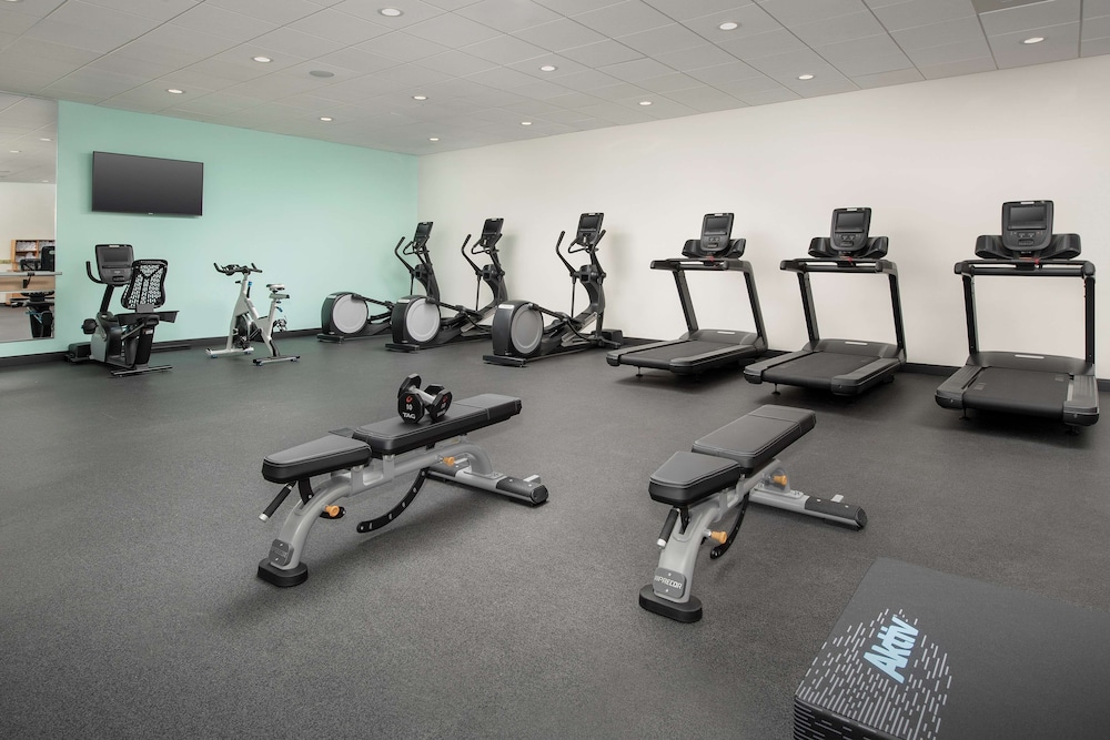 Hampton Inn & Suites Charlotte Airport Lake Pointe - photo 22