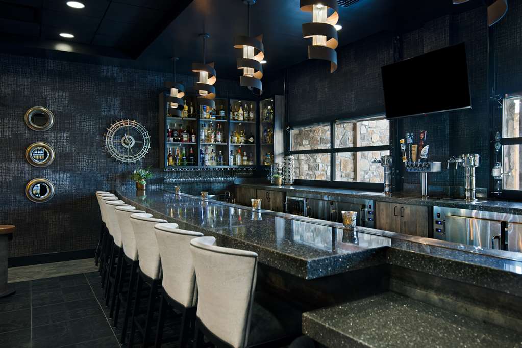 Oxford Suites Sonoma County - photo 4