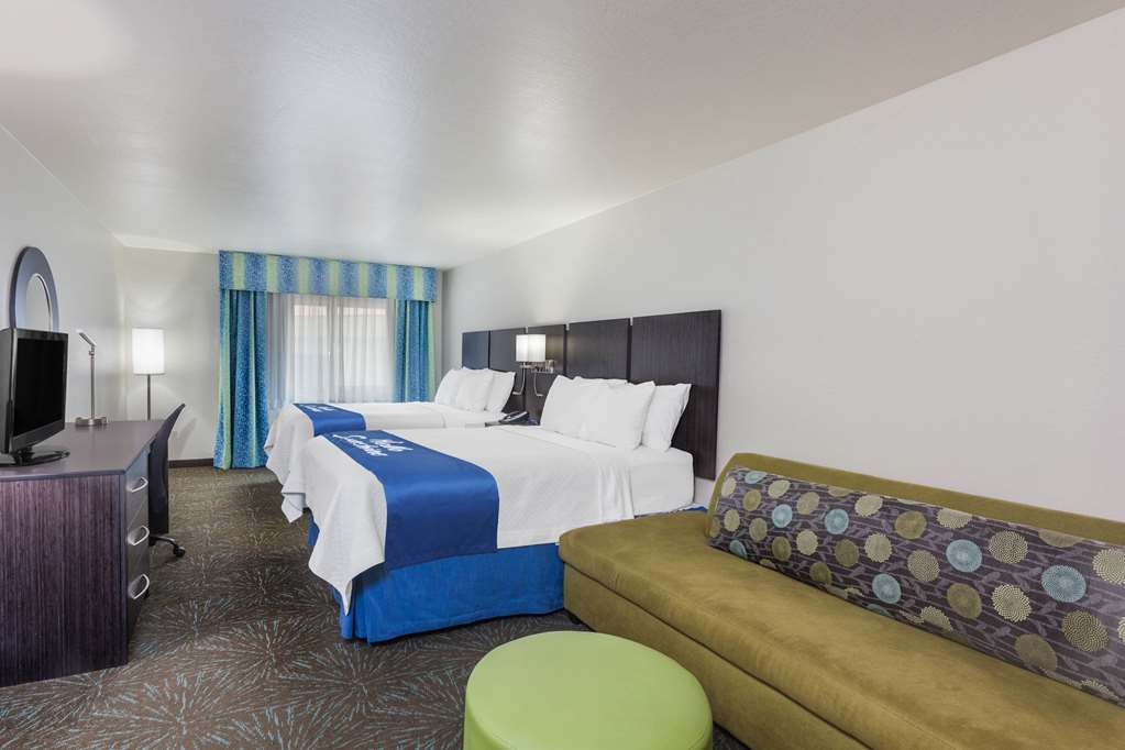 Days Inn & Suites by Wyndham East Flagstaff - photo 17