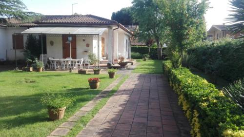 La casa di Angelo e Gladys — 4-Star Luxury Hotel in Bella Farnia, Italy