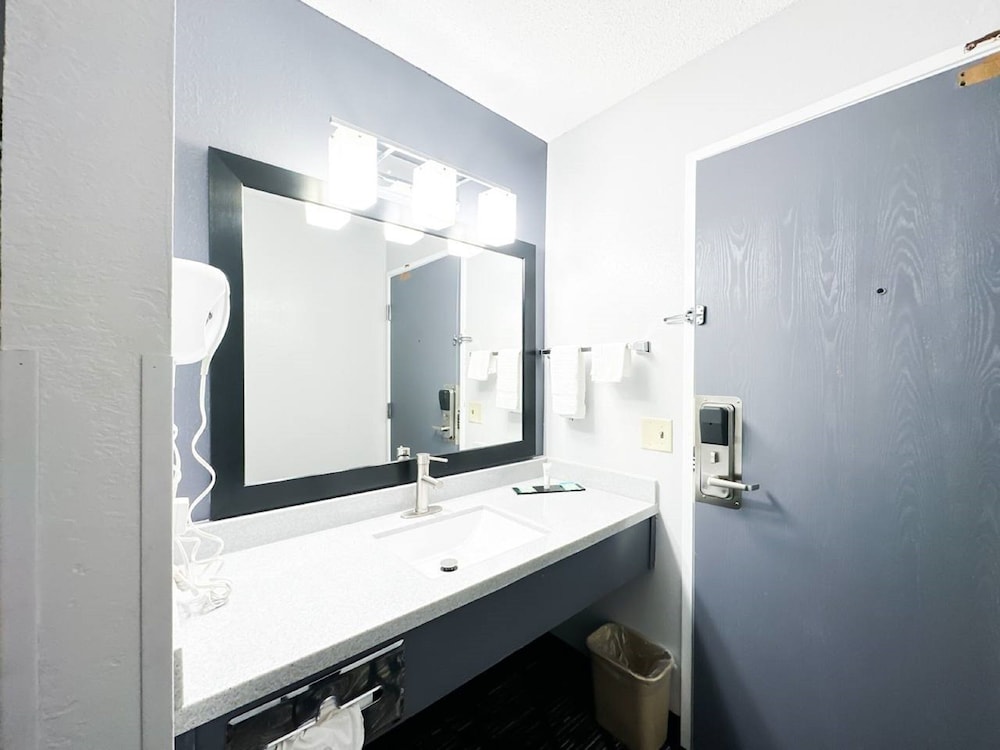 Blaine Town Inn & Suites - photo 21