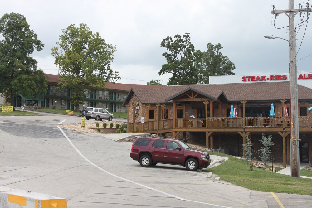 Hall of Fame Motel - photo 19