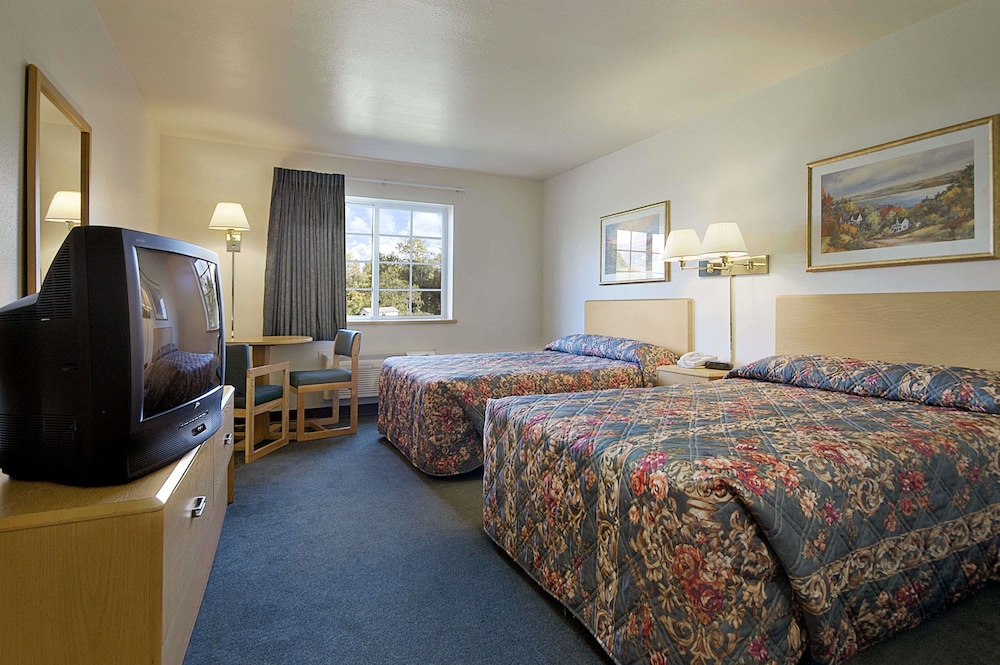 Super 8 by Wyndham Ava - photo 9