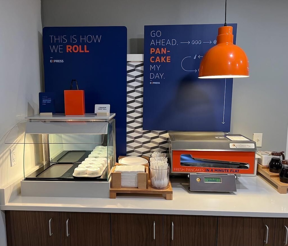Holiday Inn Express Rensselaer by IHG - photo 22