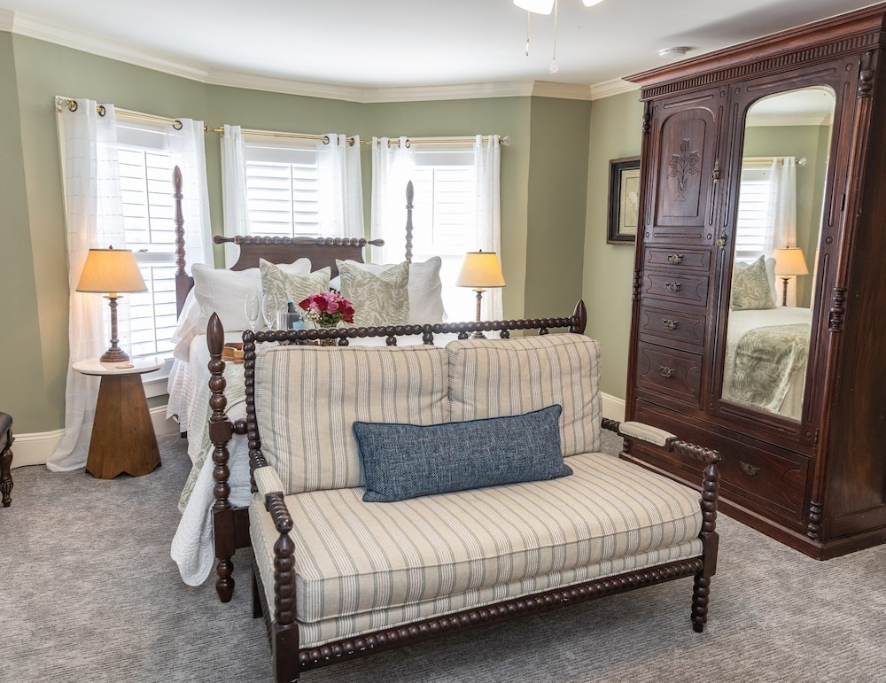 White Doe Inn Bed & Breakfast — 4-Star Luxury Hotel in Manteo, United States