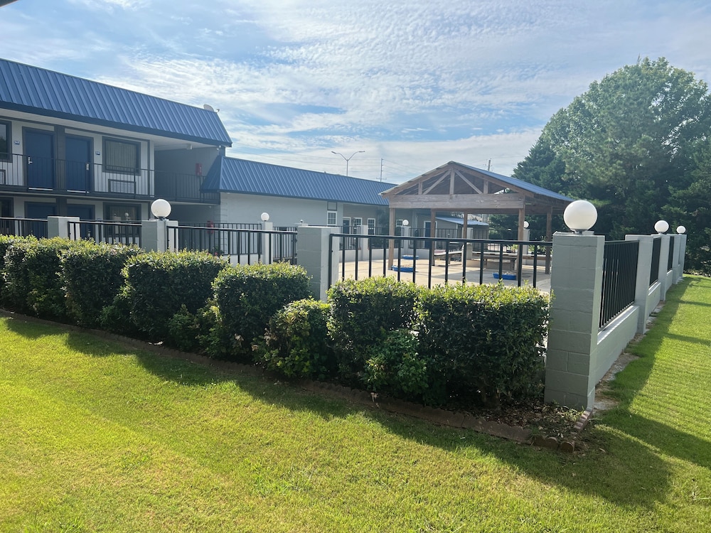 Americas Best Value Inn Pontotoc - photo 17