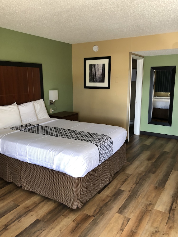 Knight's Inn Motel - photo 18