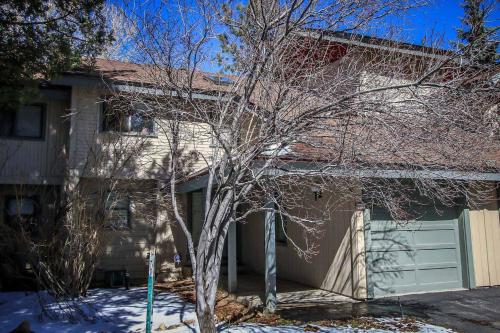 Bear Golf Inn 1218 by Big Bear Vacations in Big Bear Lake, United States