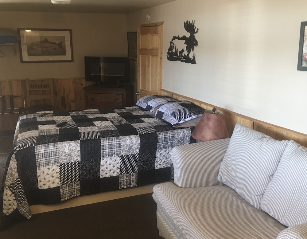 Rainbow's End Resort on Rainbow Lake - photo 8