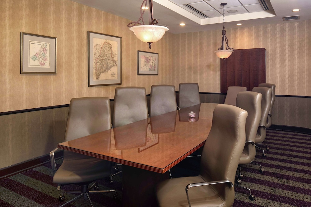 Hilton Garden Inn Auburn Riverwatch - photo 43