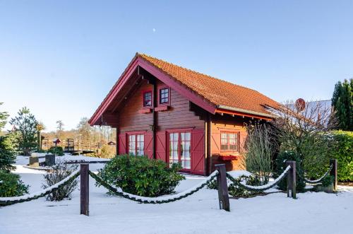 Emslandstube - carbon neutral hotel in Walchum