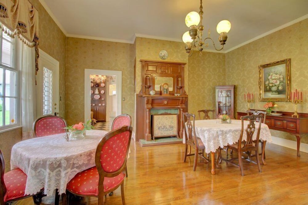 Bybee's Historic Inn - photo 40