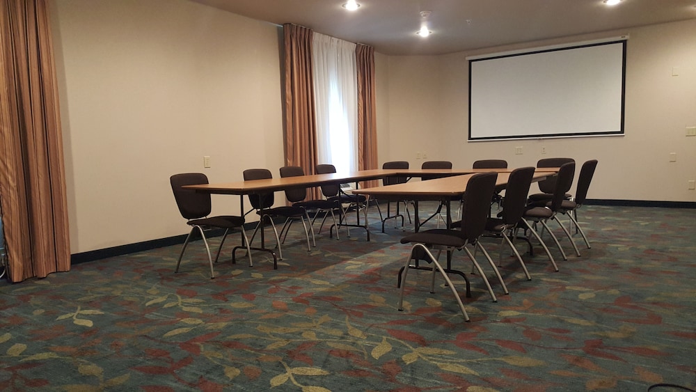 Candlewood Suites Hot Springs by IHG - photo 42