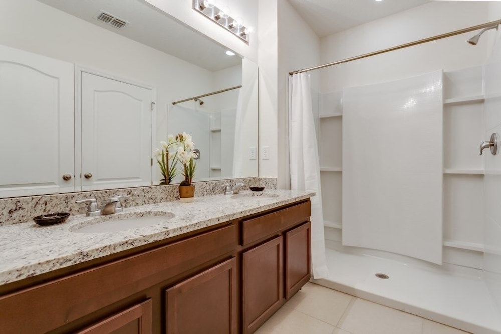 Amazing 7 Bedroom Solterra New Resort Home 7 Villa by Redawning - photo 40