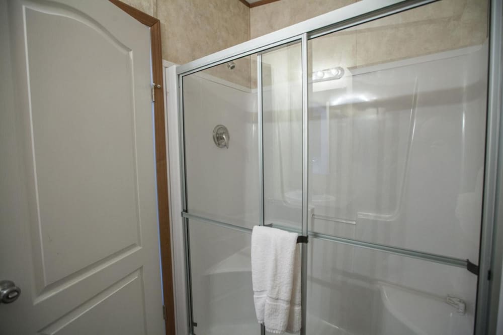 Cuero Oilfield Housing - photo 27