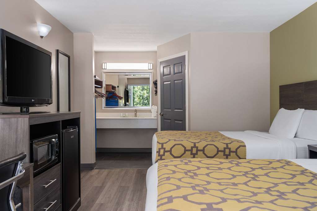 Baymont by Wyndham Kingsland - photo 21