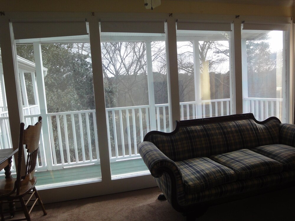 Lake Allatoona Inn - photo 23