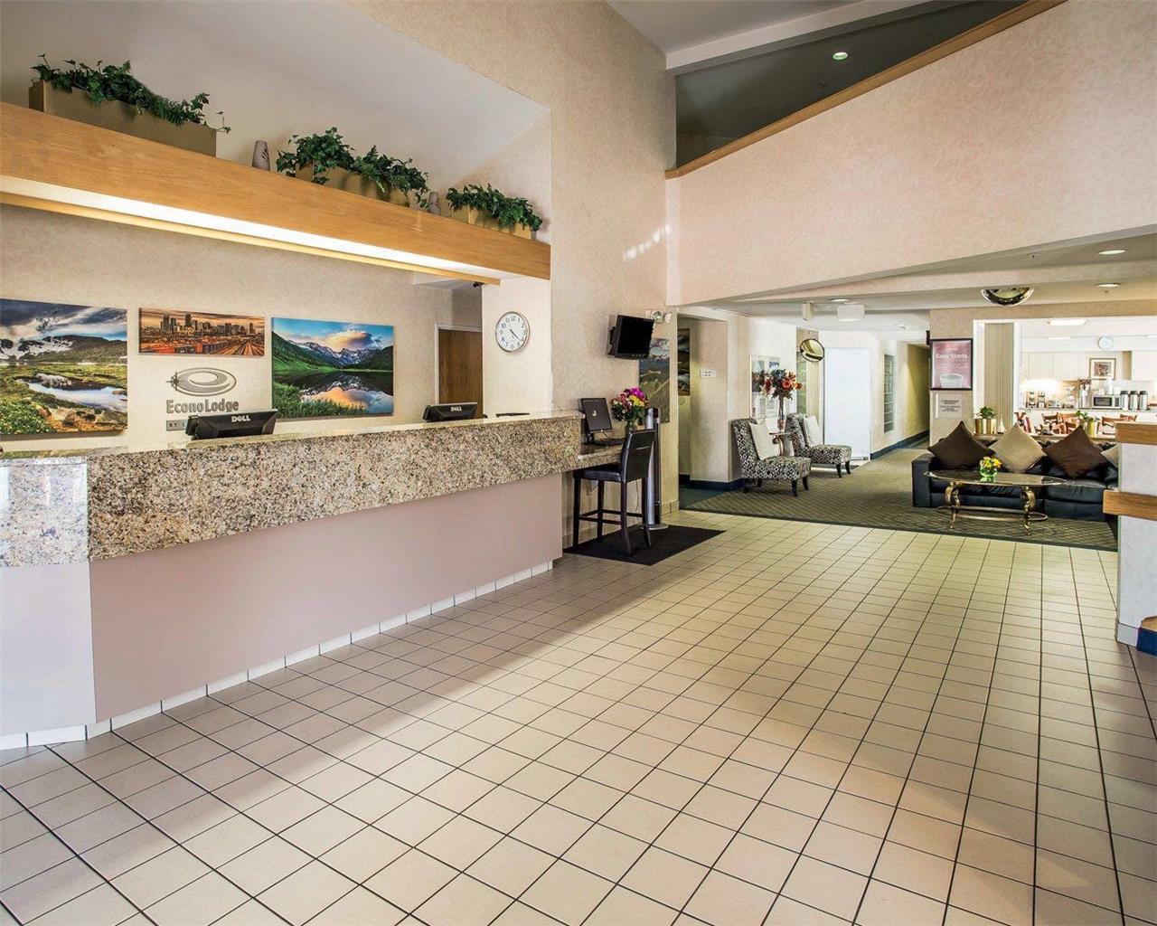 Econo Lodge Denver International Airport - photo 9