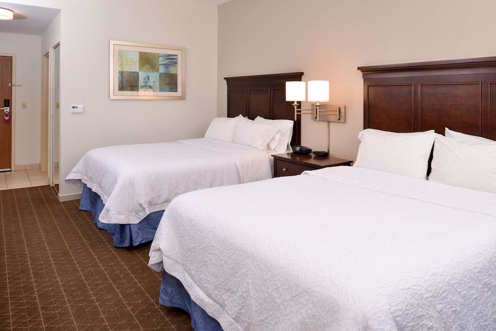 Hampton Inn & Suites Pueblo Southgate - photo 16