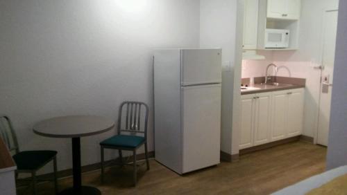 InTown Suites Extended Stay Denver CO Englewood - photo 8