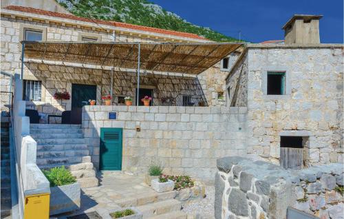 Three Bedroom Holiday Home In Mrcevo