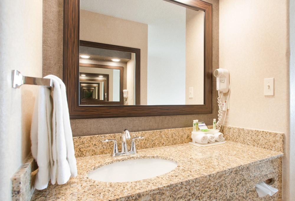 Holiday Inn Express Hotel & Suites Beatrice by IHG - photo 73