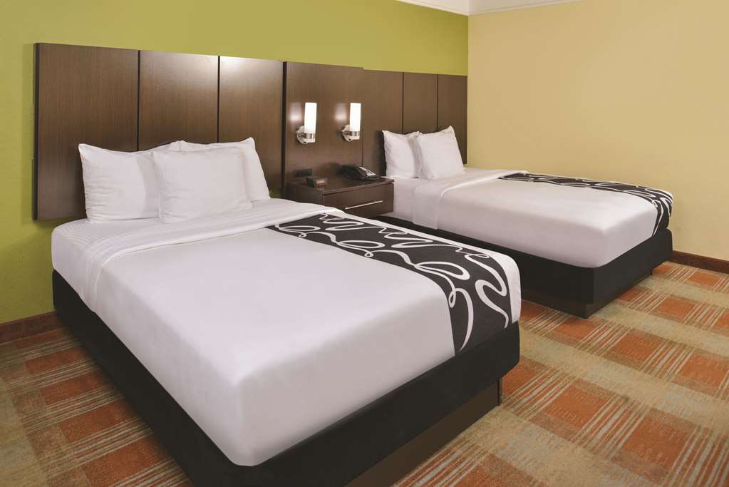 La Quinta Inn & Suites by Wyndham Atlanta South Newnan - photo 12