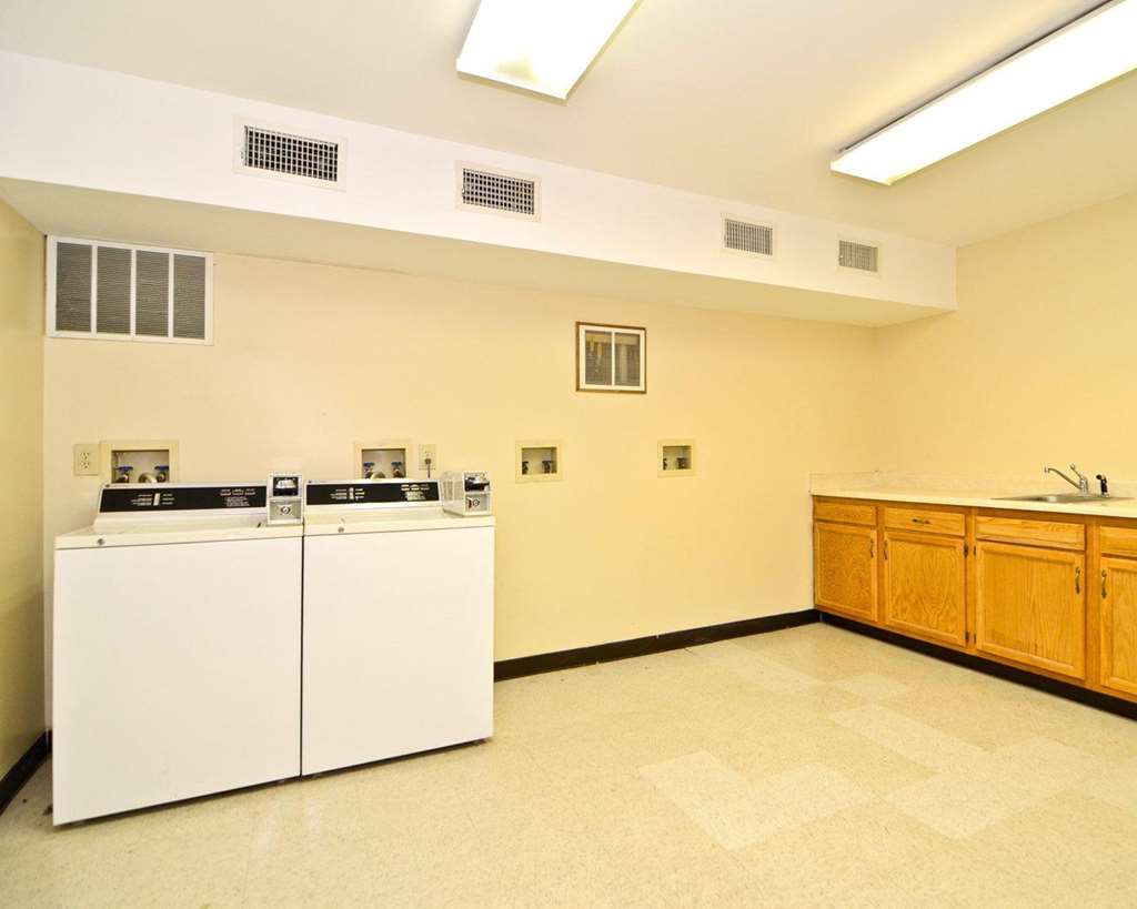 Quality Inn & Suites University Airport - photo 41