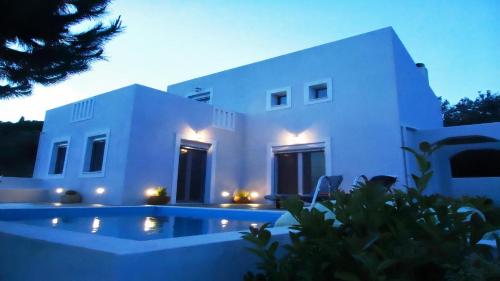 Villa Calma — 4-Star Luxury Hotel in Patitirion, Greece