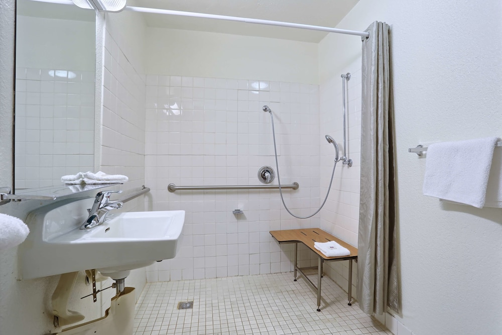 Super 8 by Wyndham Walnut Creek - photo 22
