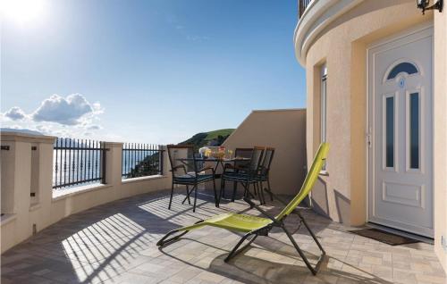 One Bedroom Apartment In Komarna — 4-Star Luxury Hotel in None, Croatia