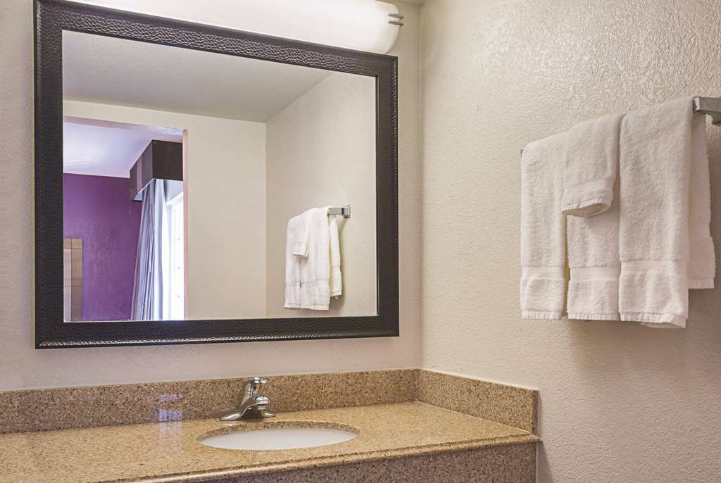 Wingate by Wyndham Galveston Beachfront at the Seawall - photo 27