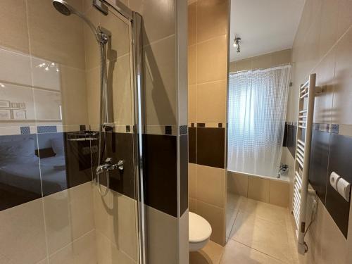 C028 Nice apartment with terrace close to the beach — 4-Star Luxury Hotel in Cannes, France
