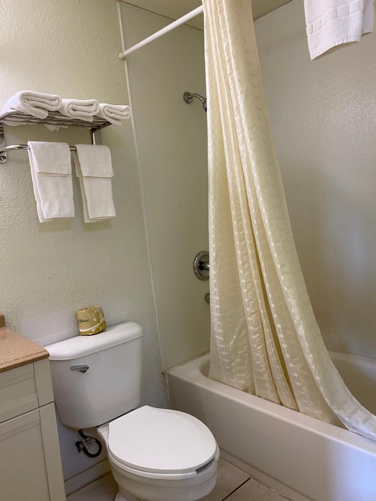 Madill Inn - photo 24