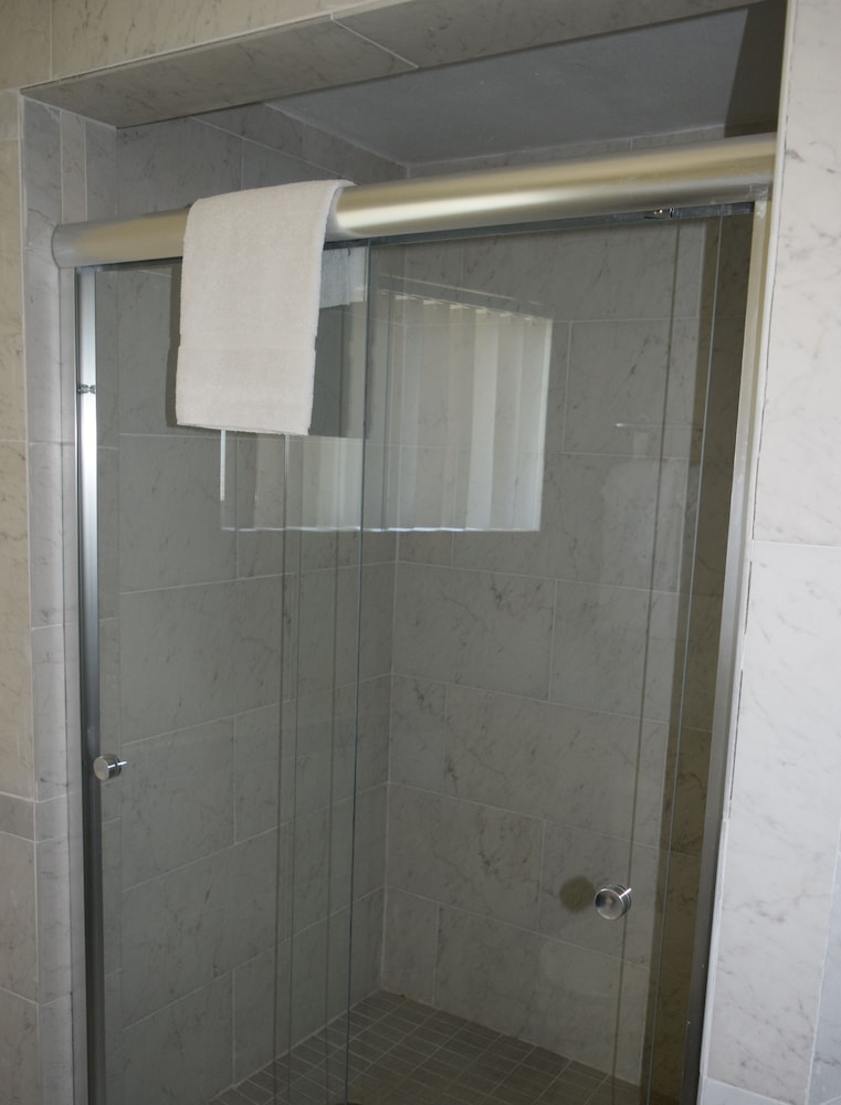 Stanlunds Inn And Suites - photo 36