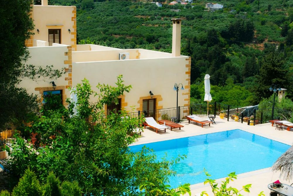 Maria Villas — 4-Star Luxury Hotel in Kissamos, Greece