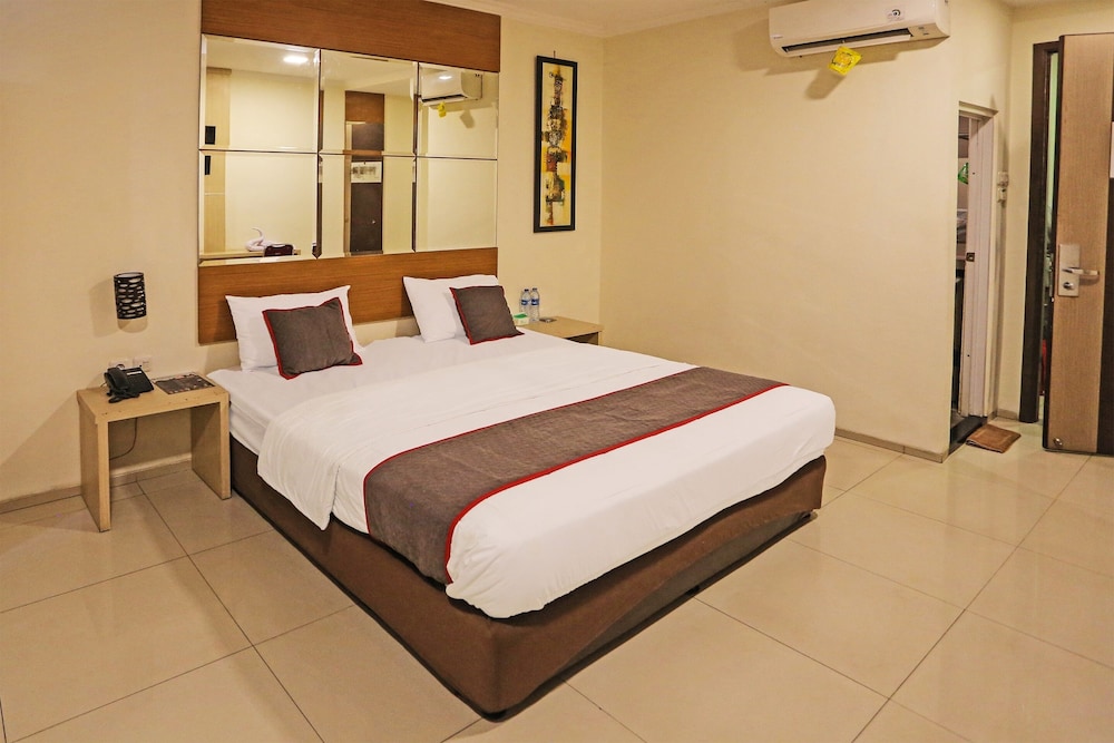 Super OYO Townhouse OAK Hotel Fiducia Serpong in South Tangerang, Indonesia